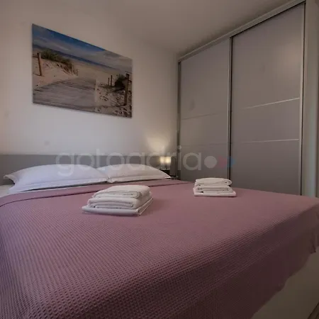 Sea View Diana 公寓 *