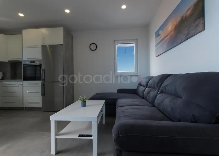 Sea View Diana Apartament *